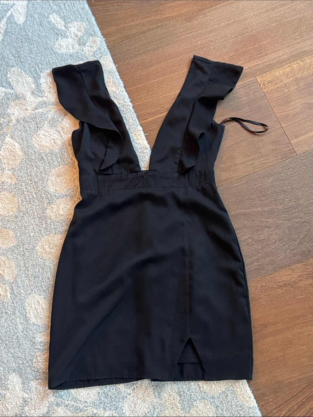 superdown Black Ruffle Strap V-Neck Mini Dress